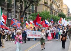По улицам солнечного Неаполя прошел «Бессмертный Полк»