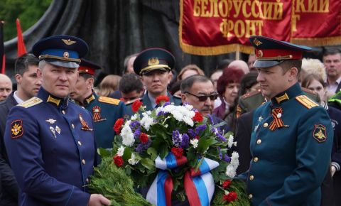 На советском воинском мемориале в Шёнхольцер Хайде прошла мемориальная церемония