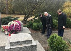 Сотрудники Генконсульства почтили память советских воинов, погибших при освобождении Познани