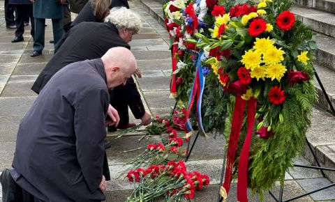 У воинского мемориала в Шёнхольцер Хайде прошла церемония возложения венков