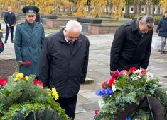 У воинского мемориала в Шёнхольцер Хайде прошла церемония возложения венков