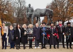 В Париже прошла мемориальная церемония у памятника воинам Русского экспедиционного корпуса