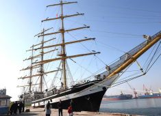 Российское учебное судно «Паллада» с визитом в Китае