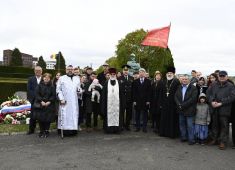 На кладбище коммуны Иксель прошла церемония возложения венков к могилам русских солдат