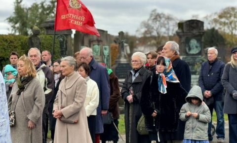 На кладбище коммуны Иксель прошла церемония возложения венков к могилам русских солдат