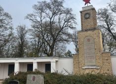 На воинском кладбище в Лебусе прошла церемония захоронения останков красноармейцев