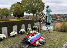 На кладбище коммуны Иксель прошла церемония возложения венков к могилам русских солдат