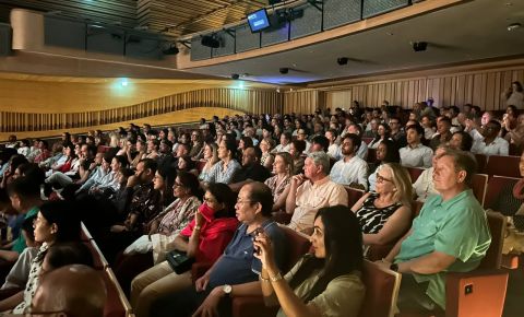 На сцене «Caudan Arts Centre» с аншлагом прошел концерт русской народной музыки «Душа России»