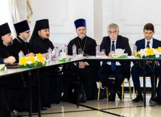 В Шардже прошел круглый стол «Русская Православная Церковь и соотечественники: опыт соработничества в странах Африки и Ближнего Востока»