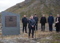 В Норвегии открыли памятник советским лётчикам