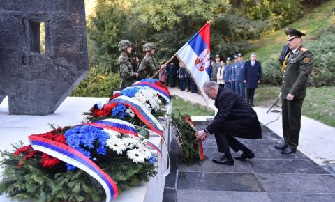 На горе Авала состоялось торжественное возложение венков к памятнику советским ветеранам войны