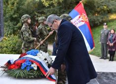 На горе Авала состоялось торжественное возложение венков к памятнику советским ветеранам войны