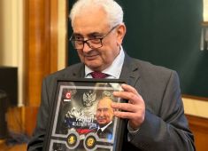 В Посольстве РФ в Германии прошла презентация памятной серебряной медали, посвященной Владимиру Путину