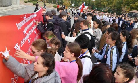 На территории советского мемориального воинского кладбища в районе Люйшунькоу прошла мемориальная церемония
