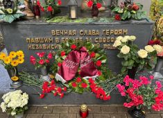 В Риге прошла мемориальная церемония на Покровском и Гарнизонном кладбищах