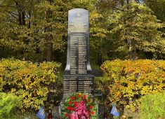 В Риге прошла мемориальная церемония на Покровском и Гарнизонном кладбищах