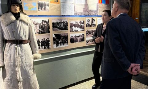 В Улан-Баторе российским дипломатам провели экскурсию по «Музею монгольского воинства»