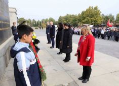 На территории советского мемориального воинского кладбища в районе Люйшунькоу прошла мемориальная церемония