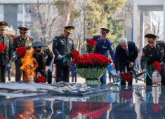 В парке 28 гвардейцев-панфиловцев в Алма-Ате прошла мемориальная церемония