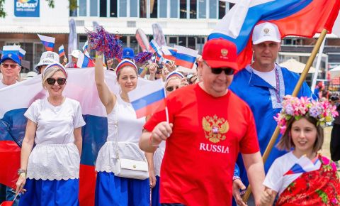 Россия представила красочный стенд на благотворительной ярмарке в Зимбабве
