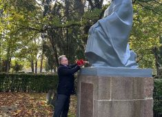 В Латвии прошли мемориальные мероприятия в честь 82-й годовщины освобождения от немецко-фашистских захватчиков
