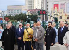 В Харбине прошла церемония возложения цветов к памятнику советским воинам