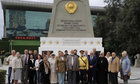 В Харбине прошла церемония возложения цветов к памятнику советским воинам