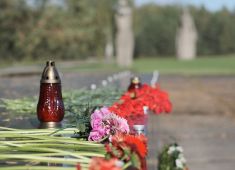 На территории Саласпилсского комплекса прошла мемориальная церемония