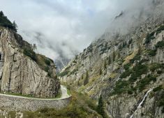 В Швейцарии прошла памятная церемония у монумента сподвижникам Суворова, погибшим при переходе через Альпы