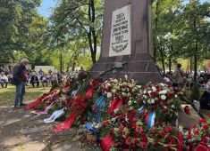 В Шлосс Хольте-Штукенброк прошли памятные мероприятия по случаю 80-летия освобождения лагеря «Шталаг 326 Зенне»