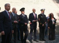 Во французском Тиле почтили память советских партизанок